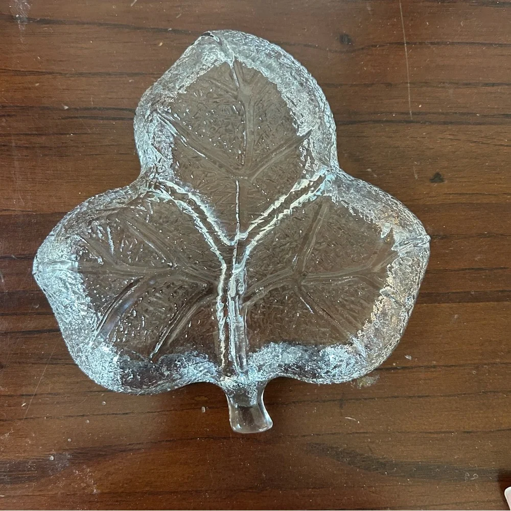 4/$15 One Clear Leaf-Shaped Glass Dish